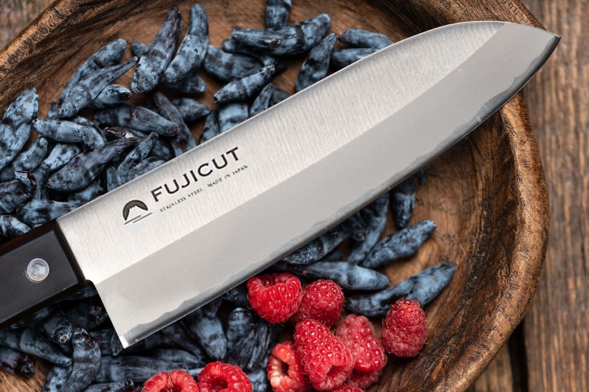 Кухненски нож Fuji Cutlery Santoku 165мм FC-1621